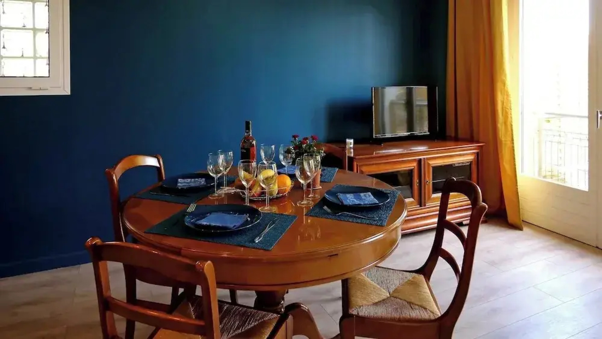 Calm in the Center of the City of Orly