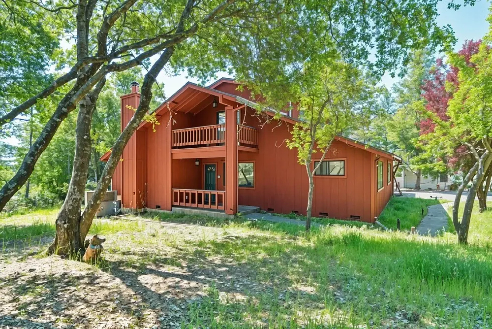 The Red House - Near Golf, Beaches & Communal Pool by Yosemite Region Resorts