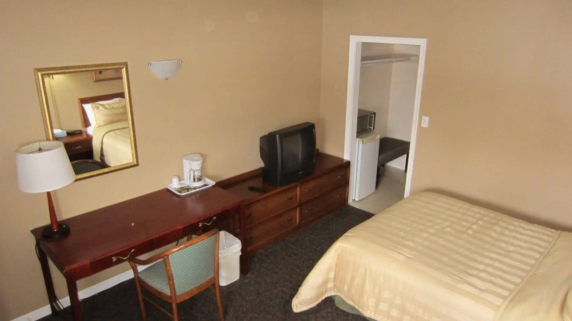 Village Inn & Suites