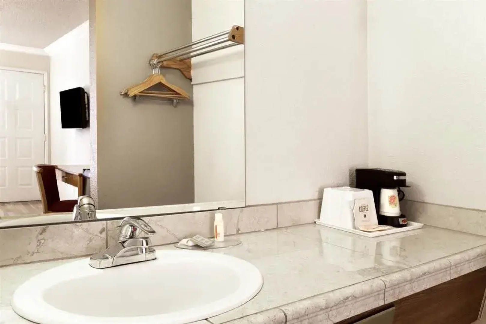 Super 8 Buttonwillow