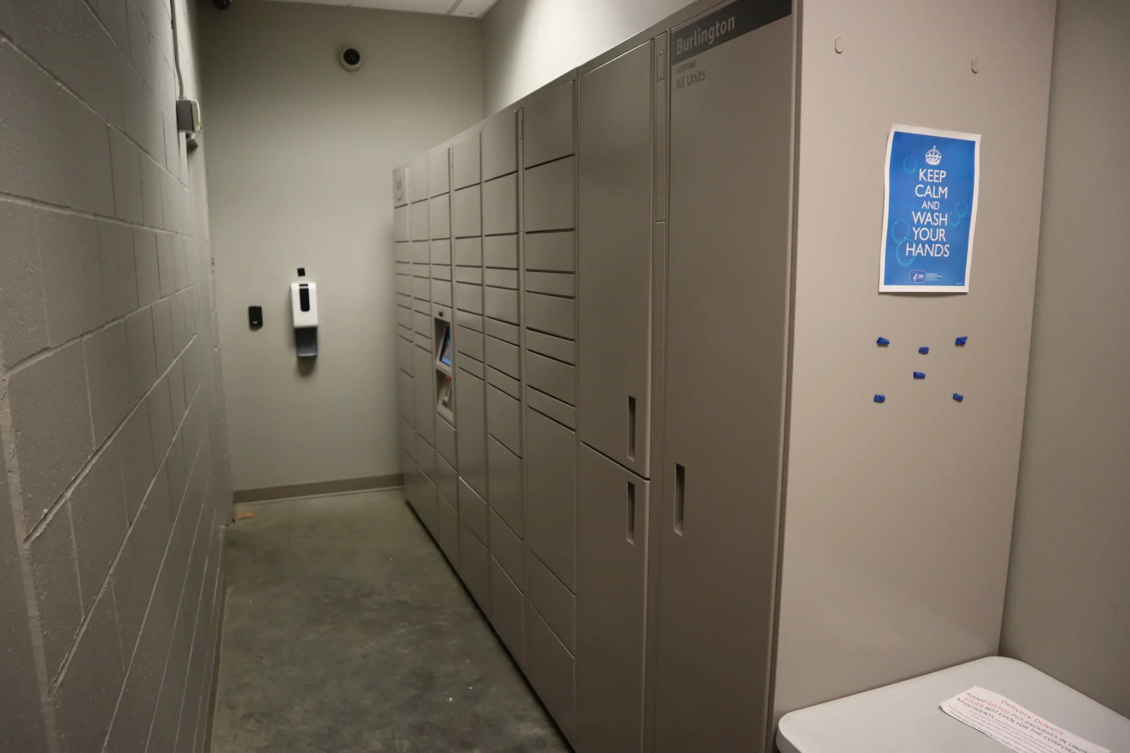 Modern, Upgraded Apartment - fast wifi and parking!