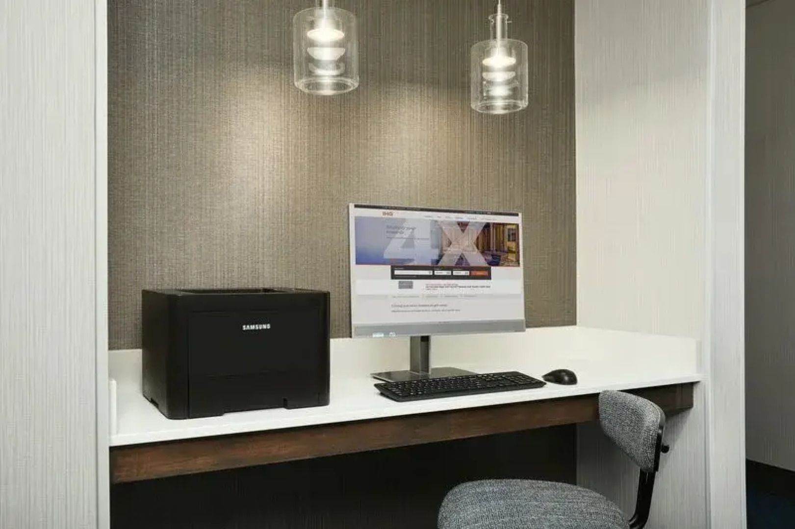 Holiday Inn Express & Suites I-26 & US 29 at Westgate Mall