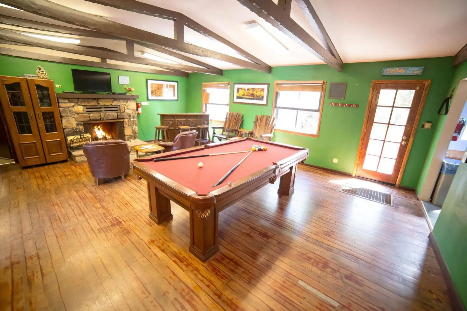 ITH Big Bear Lake Mountain Hostel & Lodge