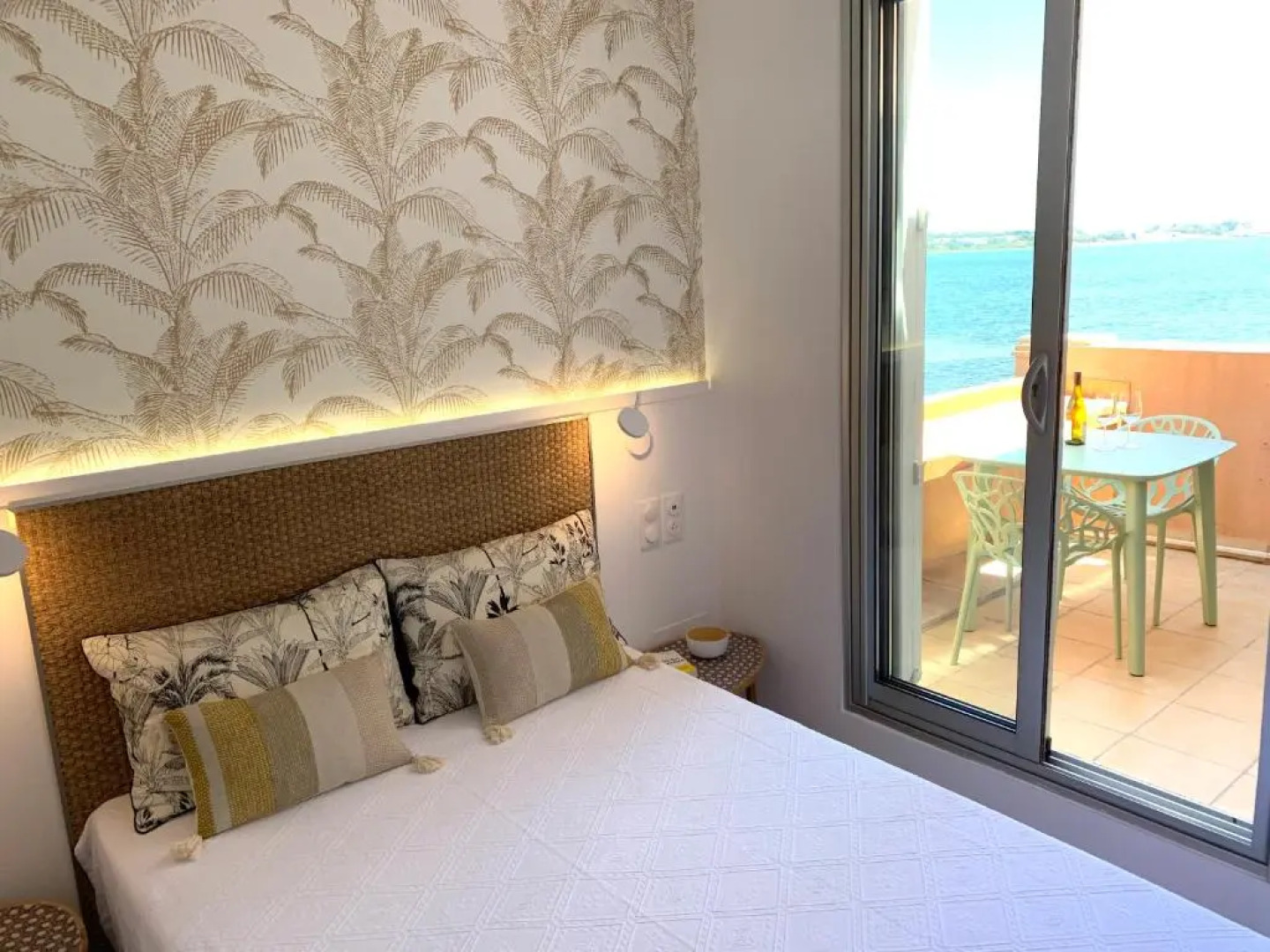 Élégant appartement T2 en 1ère ligne de l'Étang de Thau avec terrasse - Cures et vacances