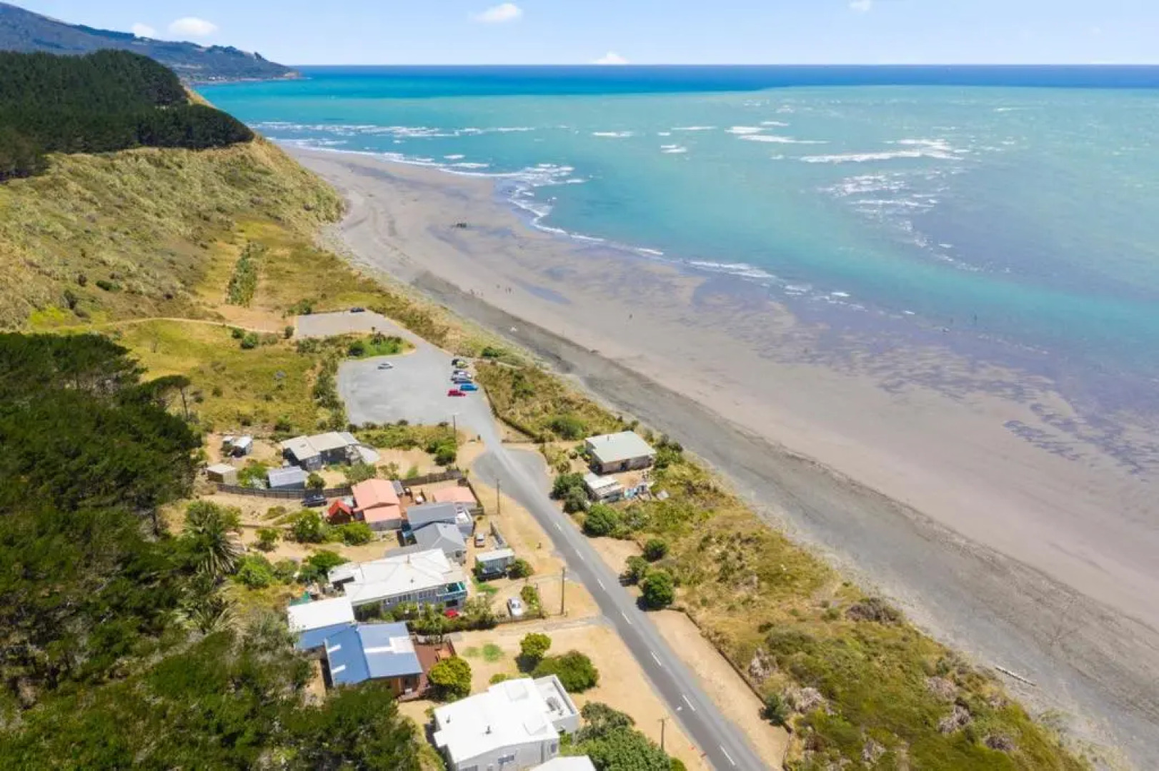 The Big Round Window - Raglan Holiday Home