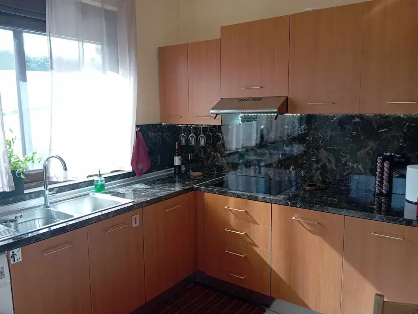 Casa Terra is Near Hillside Area Airport Beach