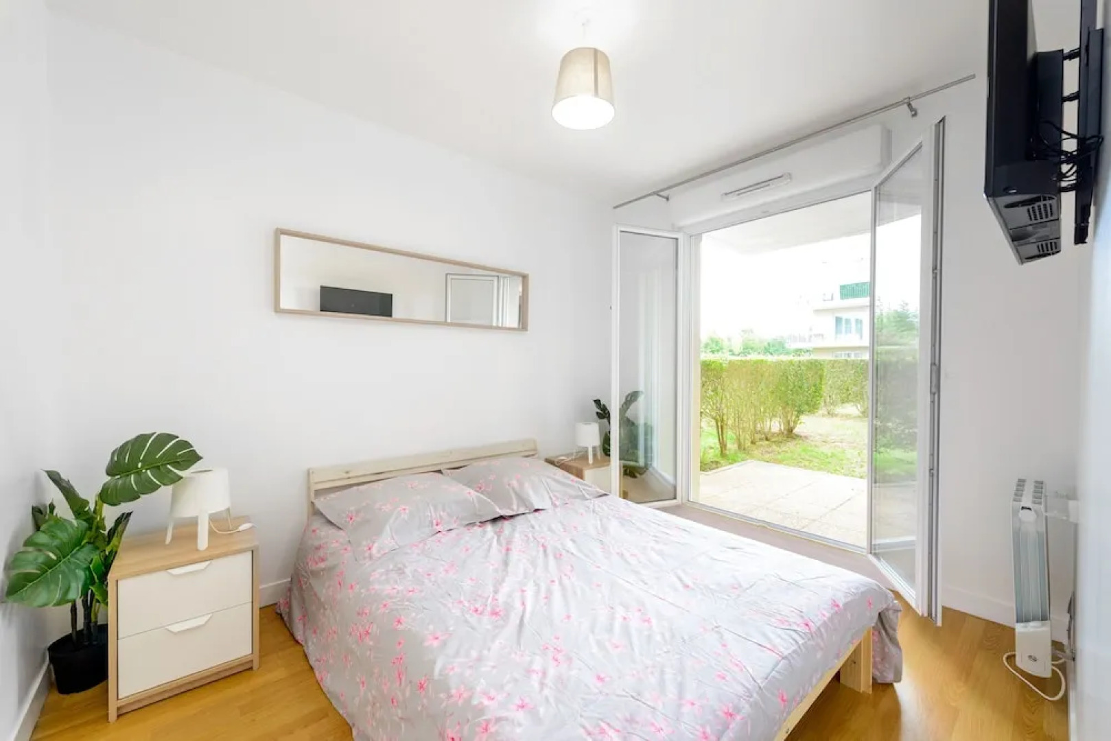 T2-4 pax Disneyland Paris with private parking