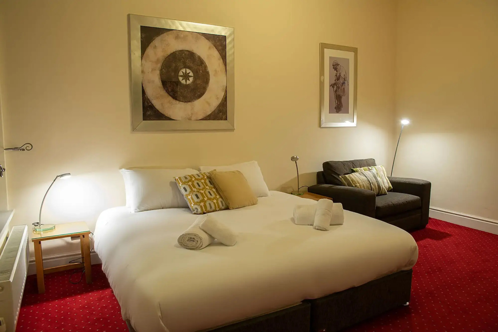 The Knighton Apartment by Paymán Club