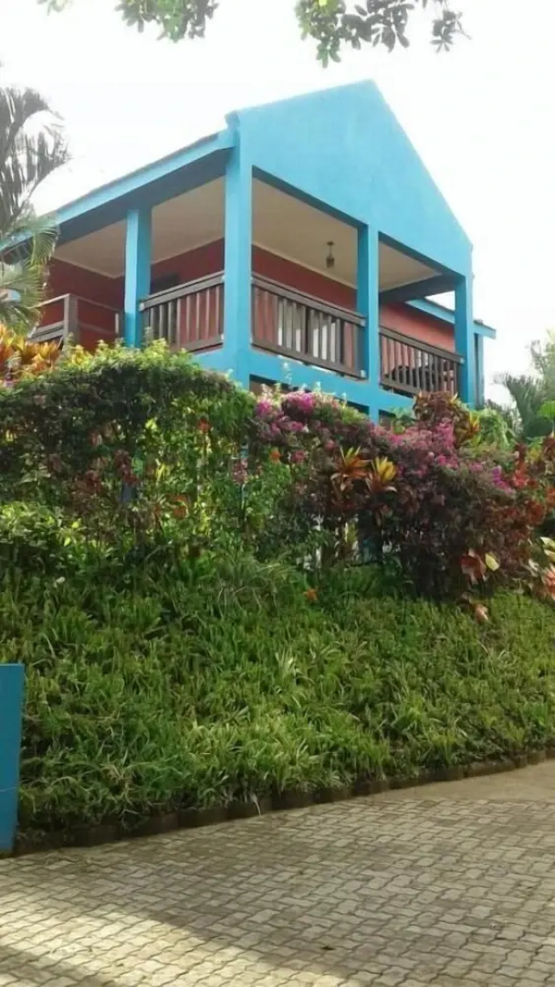 Waves Lodge