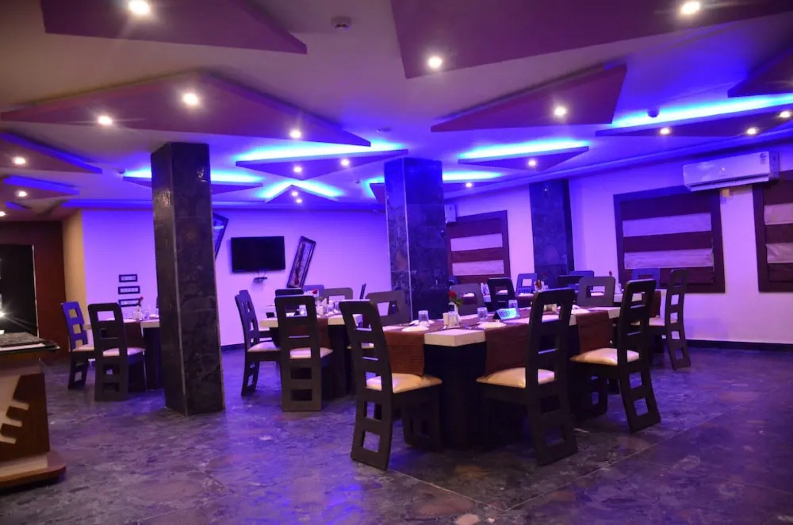 Dolphin Chocolate Inn