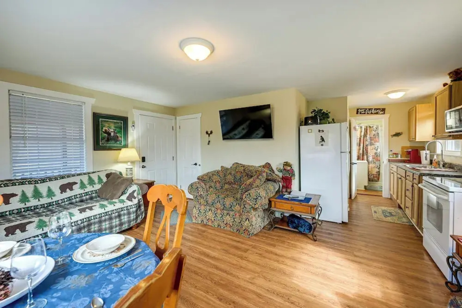 Whittier Vacation Rental Cabin: Pets Welcome!