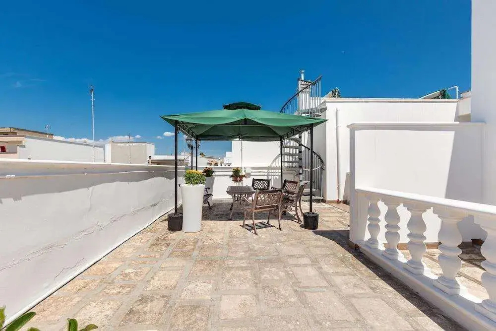 2446 Palazzo Montagna - Mono by Barbarhouse