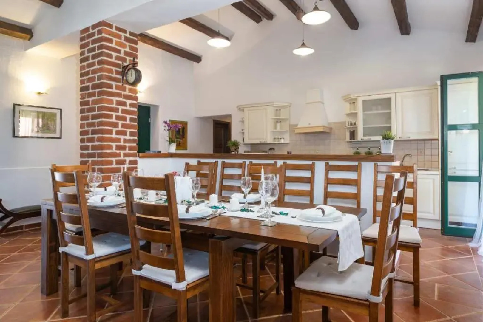 Beautiful Villa In A Quiet Area, With Enclosed Garden, Private Swimming Pool And Outdoor Kitchen