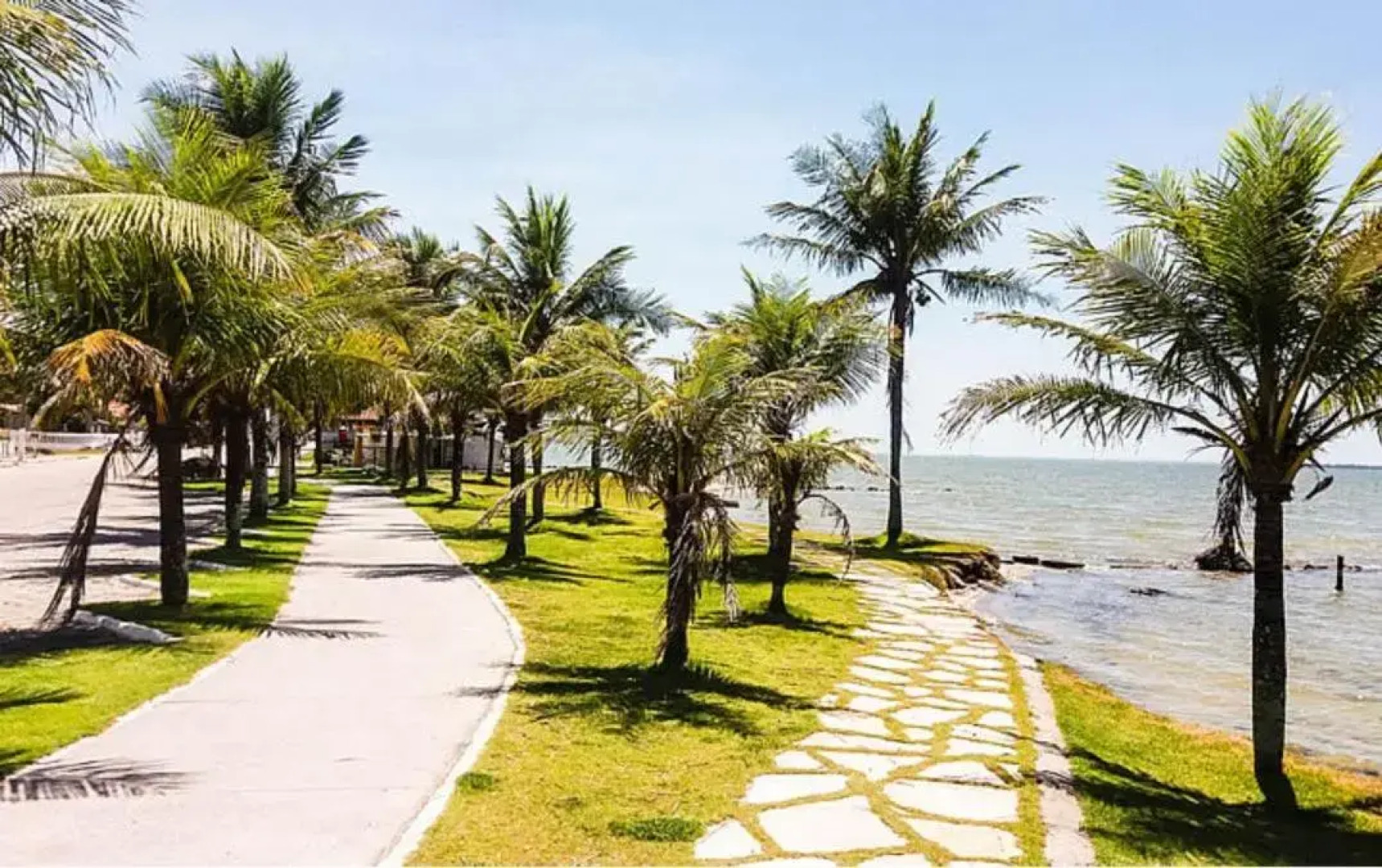 Casa em Condomínio com Piscina Privativa