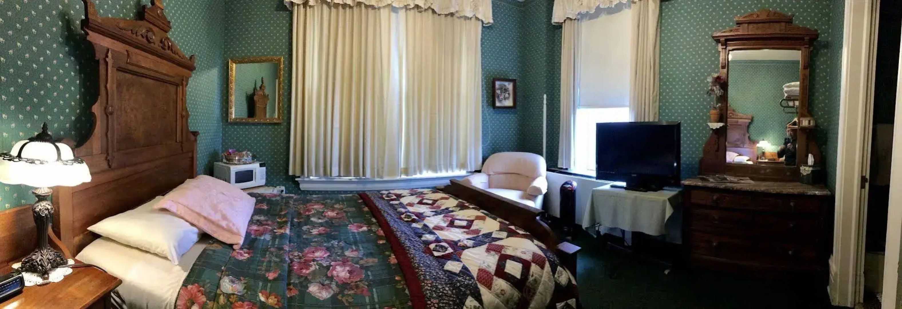 Redstone Inn And Suites