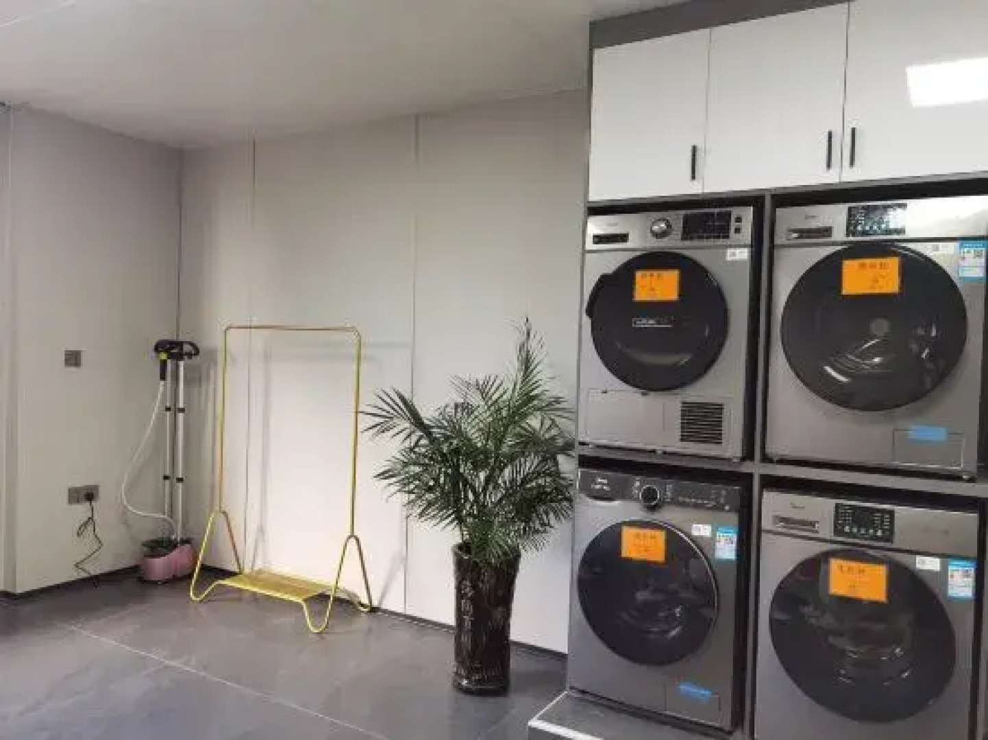 Royal Hot Spring Theme Inn