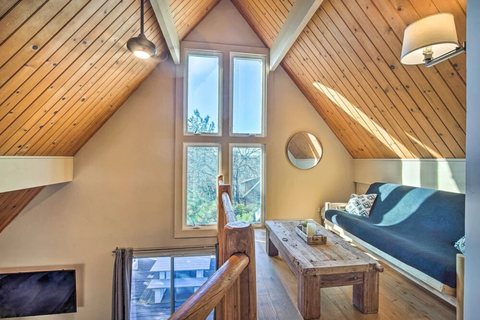 Lake Arrowhead Cabin w/ Balcony, Near Trails