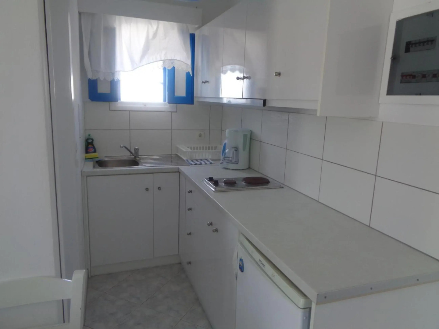 Blue and White Studios & Apartments