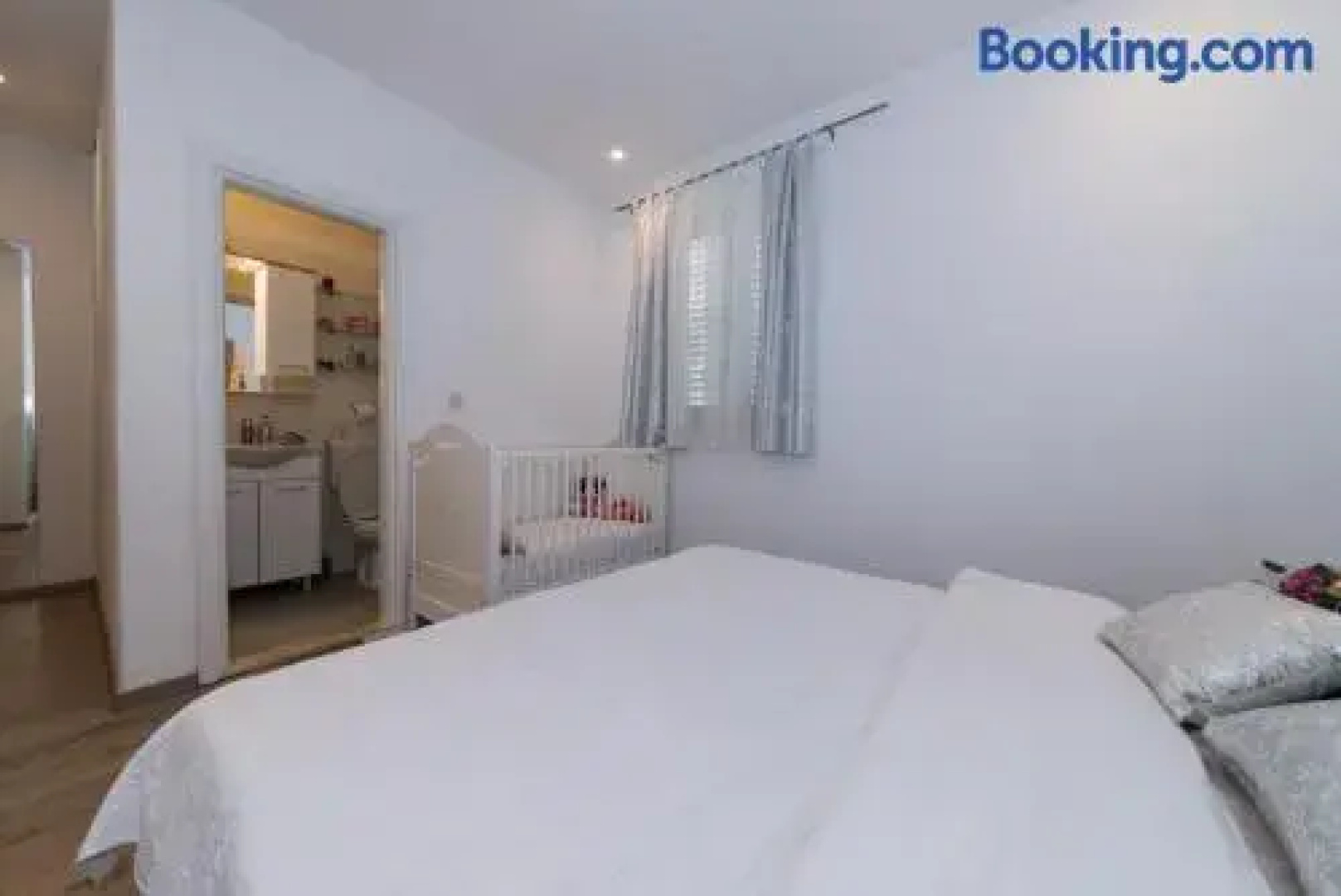 Family friendly apartment, great for children, huge yard and lots of toys