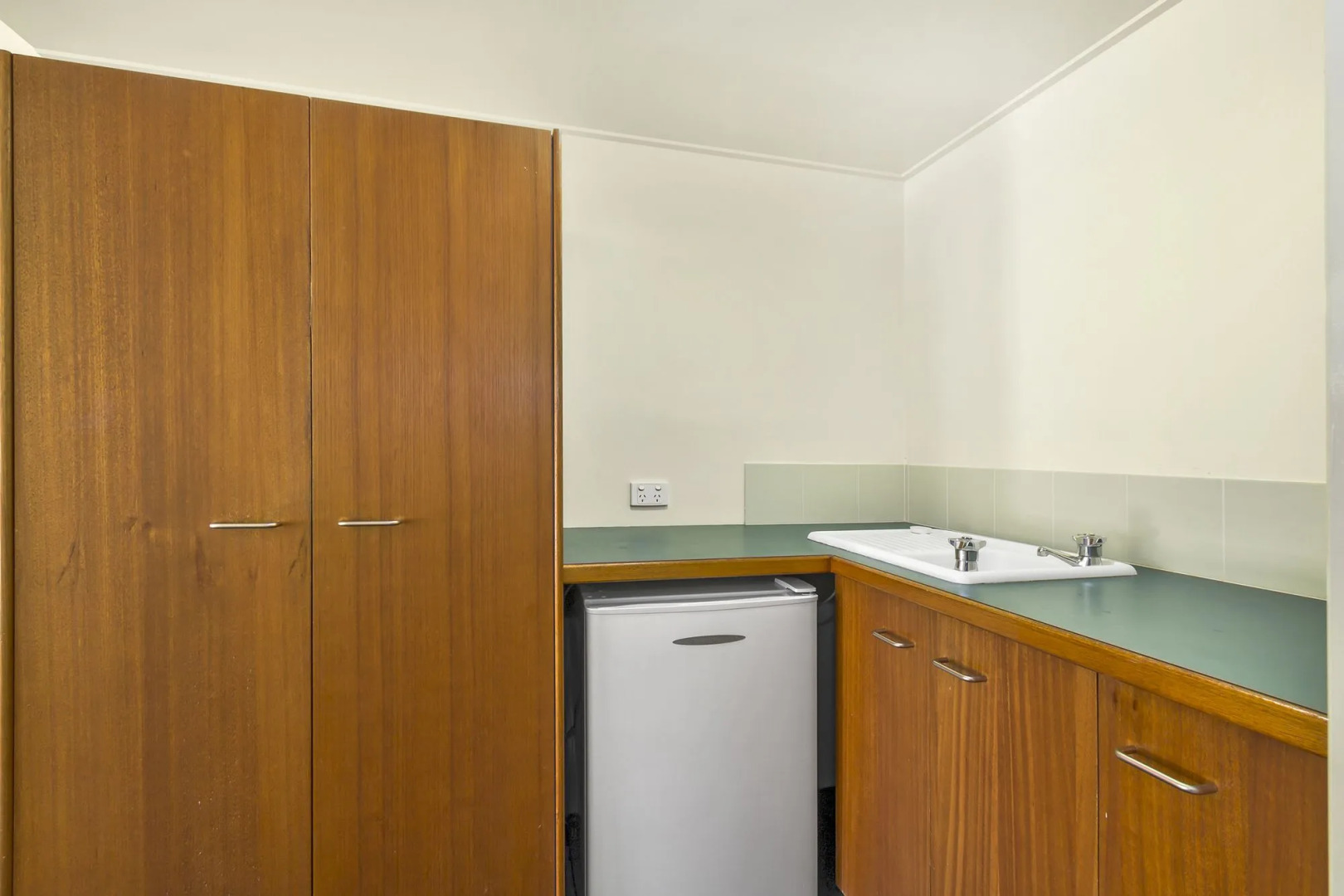 Bayswater Tweed Motel