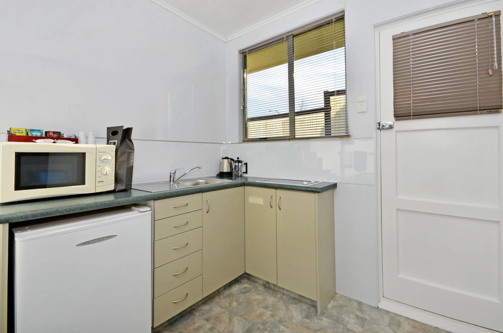 Central Gateway Motel