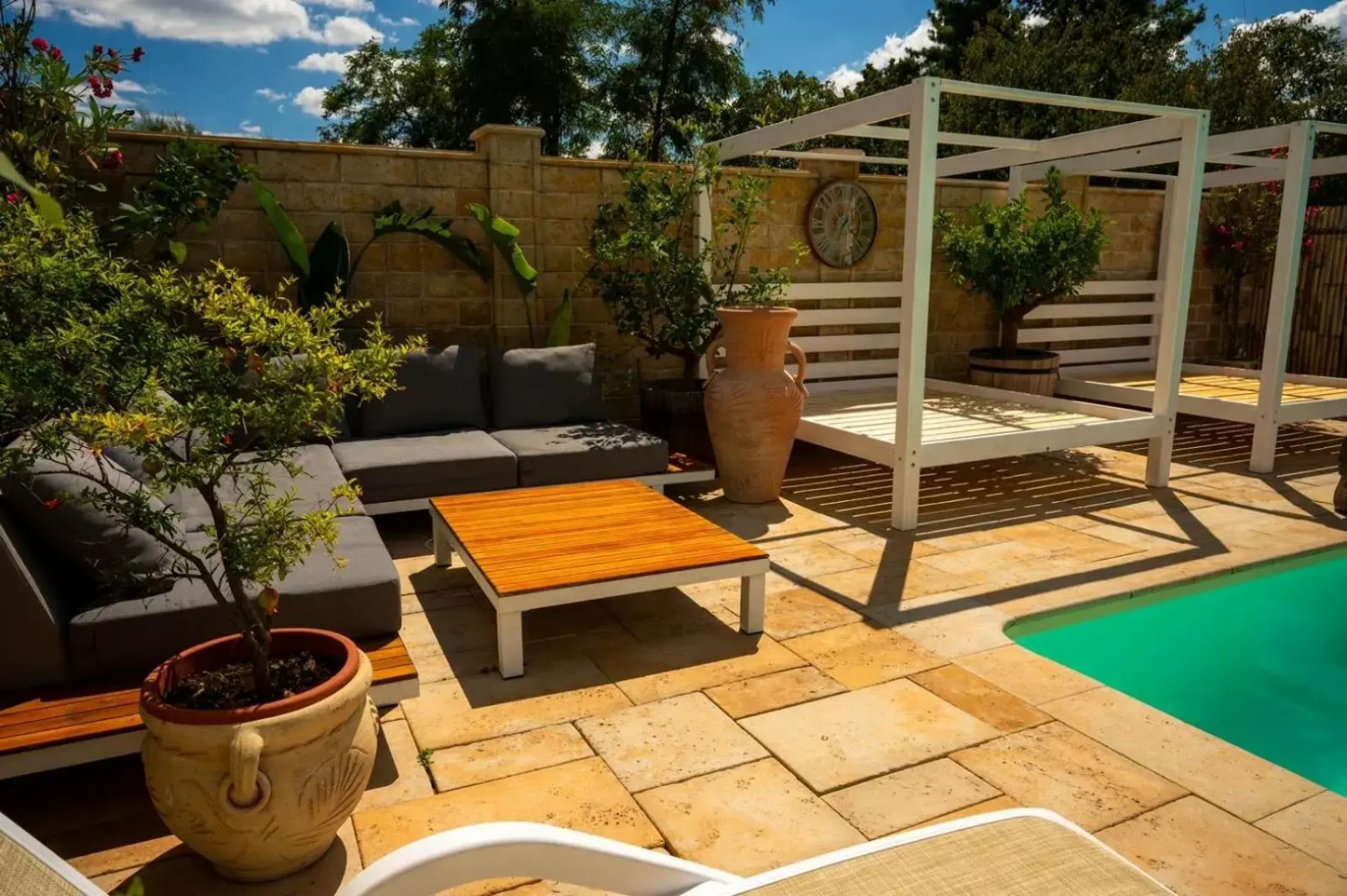 Ron De Mar #3 modern room