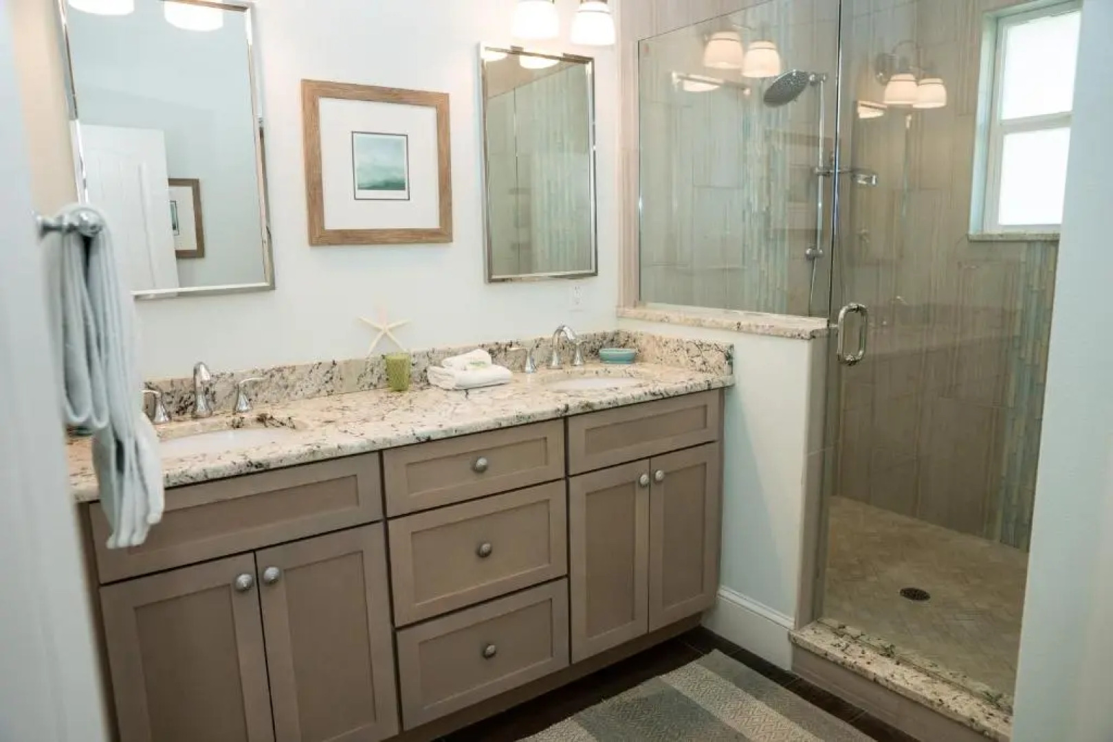 4 Bed 3 Bath BUNGALOW Heated Pool and Spa Bikes Kayaks free WiFi