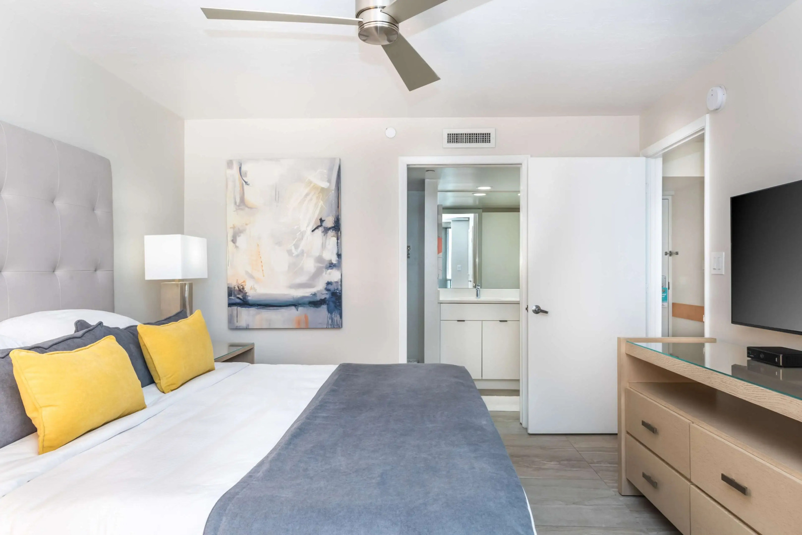 DiamondHead Beach Resort