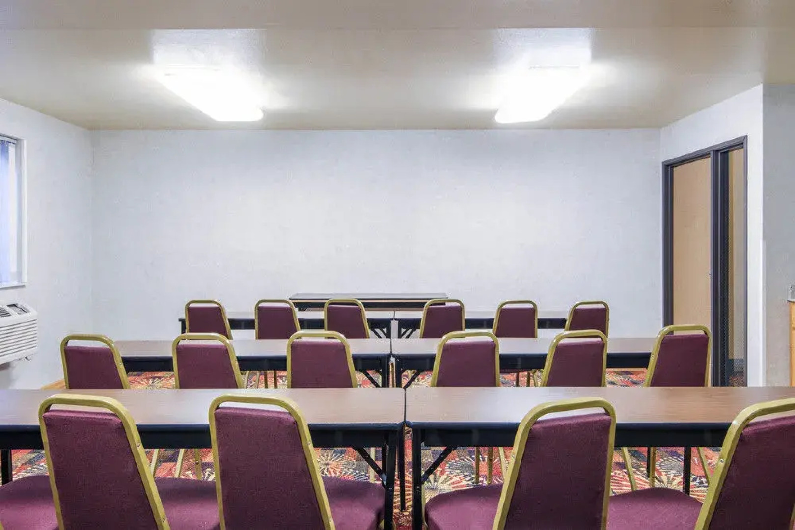 Super 8 Motel - Wheeling