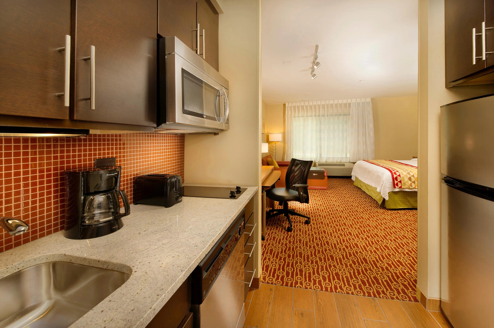 TownePlace Suites Orlando at FLAMINGO CROSSINGS® Town Center/Western Entrance