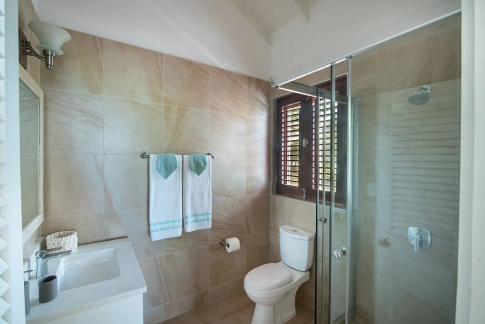 Exceptional Beachfront Living - Milord Sunsets 3 Bedroom Home by Blue Sky Luxury