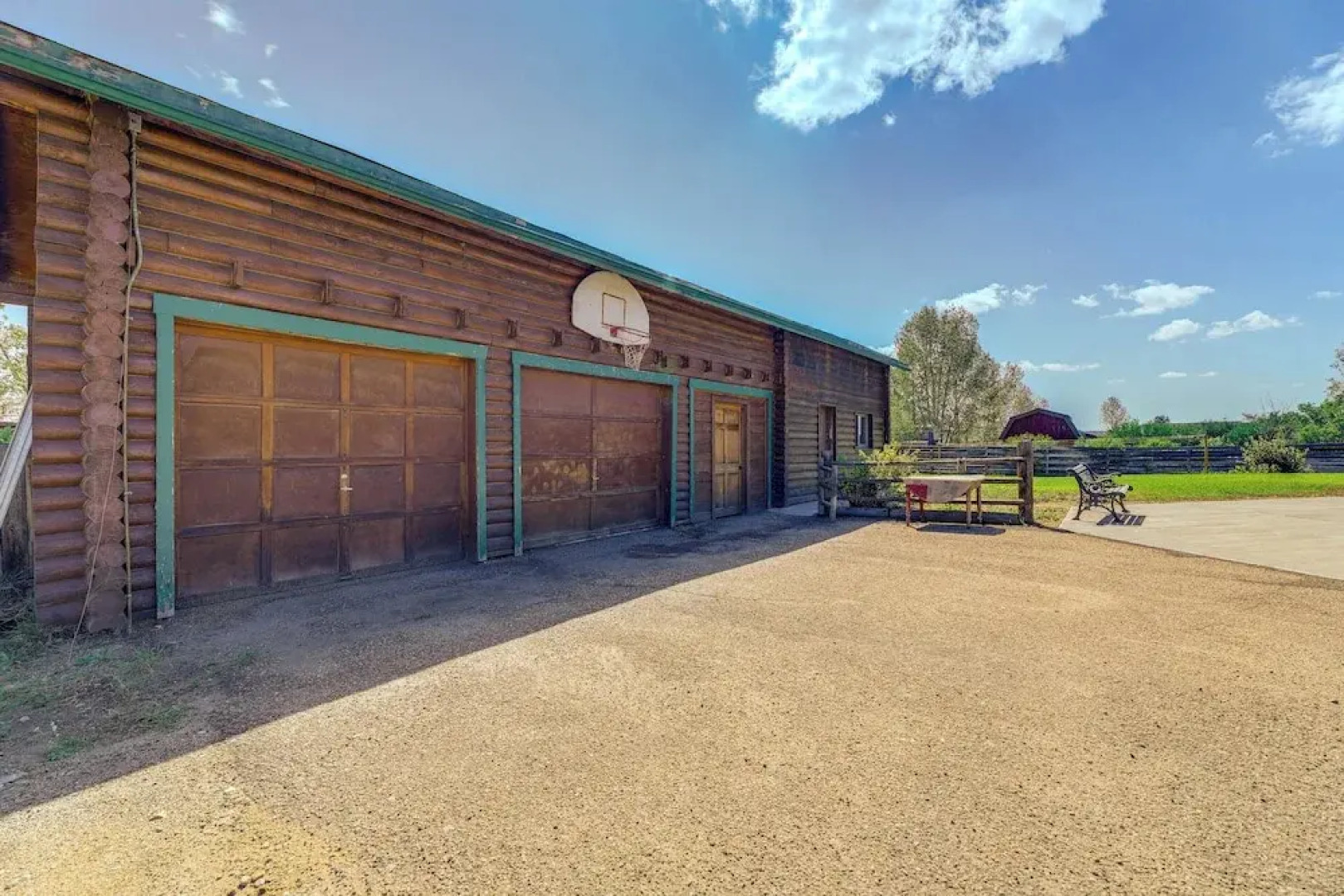 Spacious Pinedale Home w/ Mountain Range View