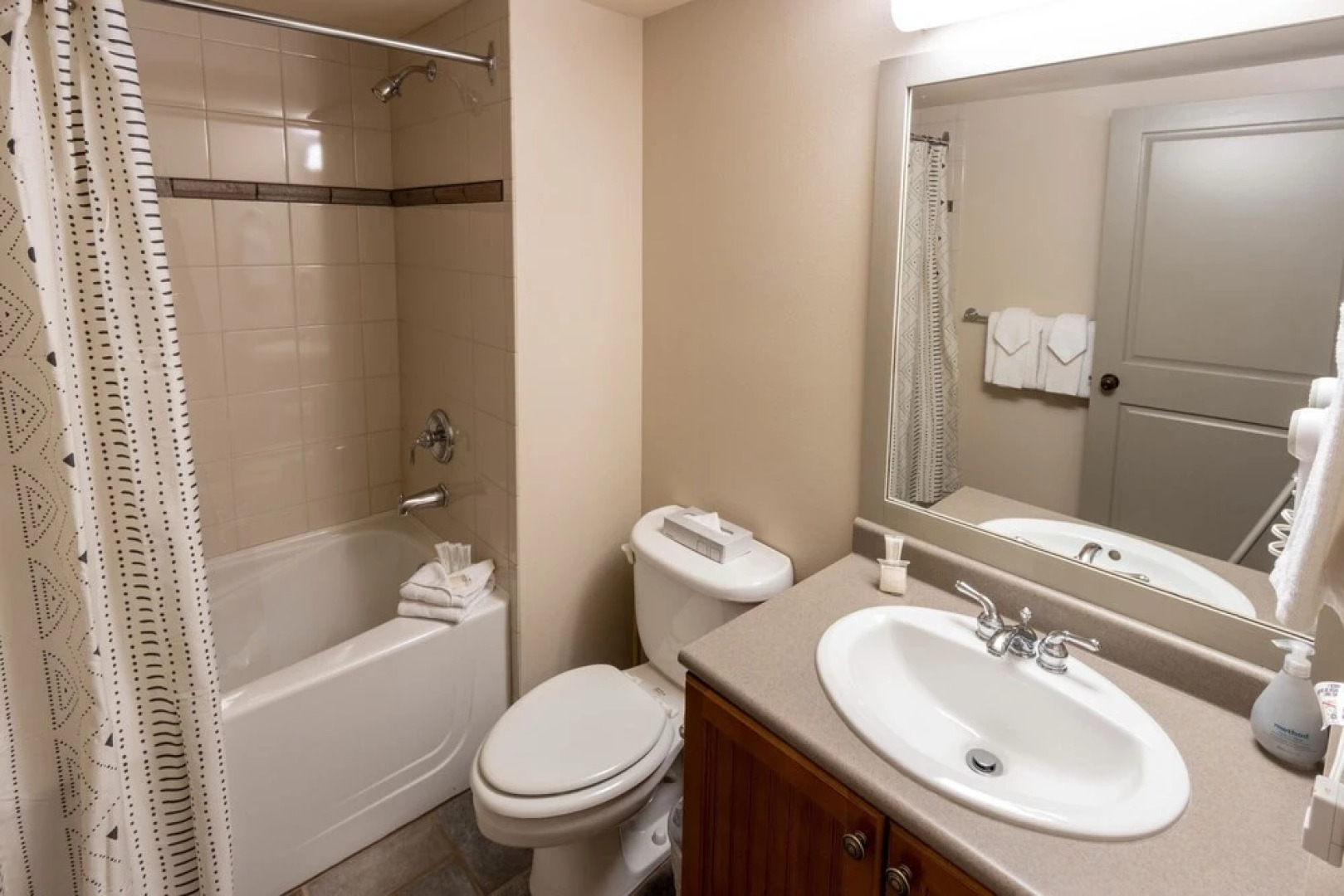 2214 - Two Bedroom Standard Eagle Springs East 2 Condo by RedAwning