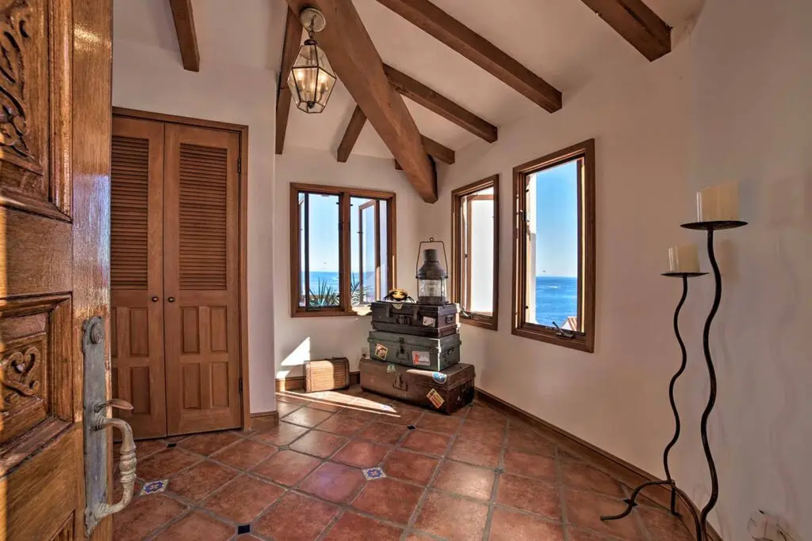 Gorgeous Oceanfront villa with panoramic views