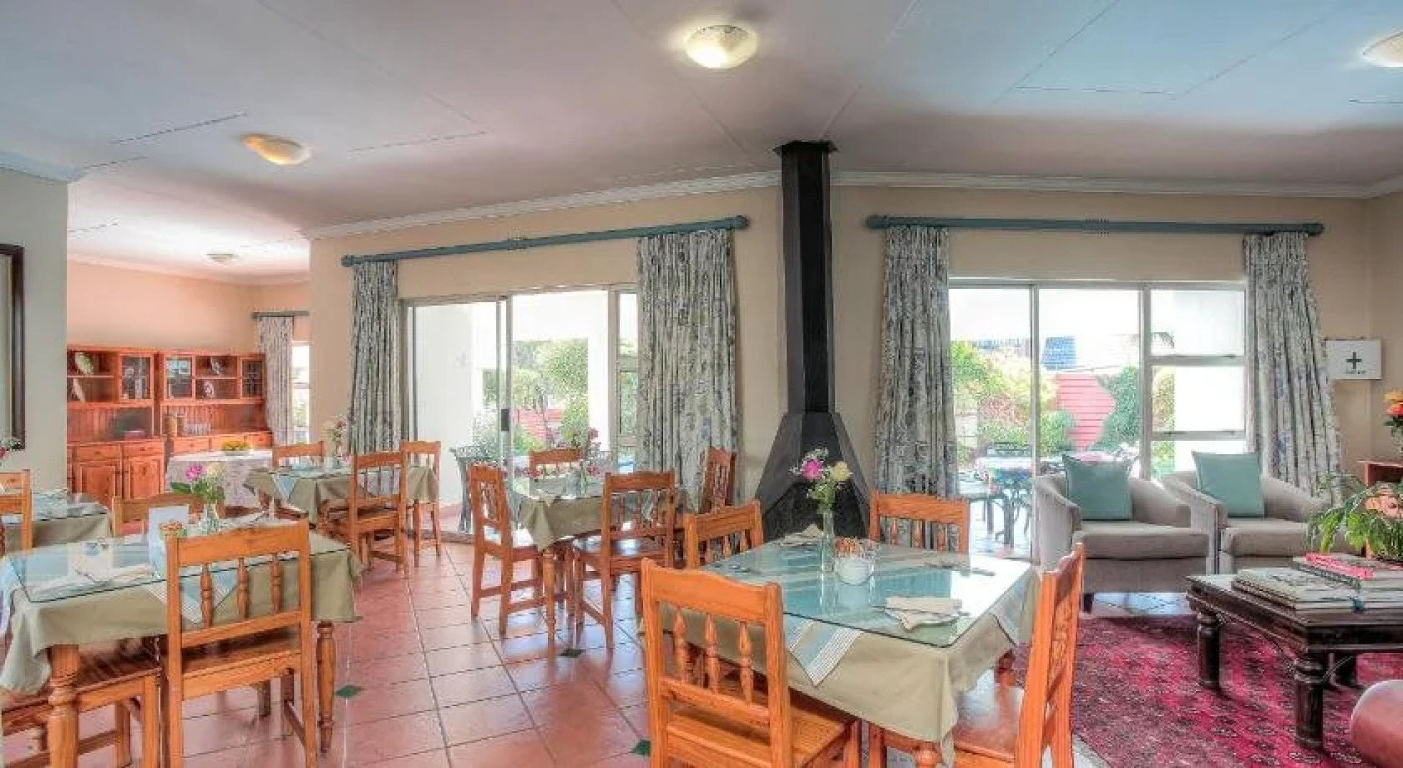 Woodmead Guest Lodge