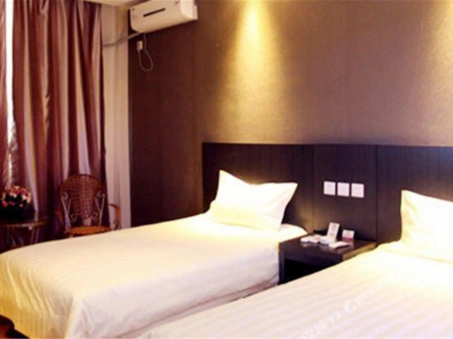 City 118 Chain Hotel