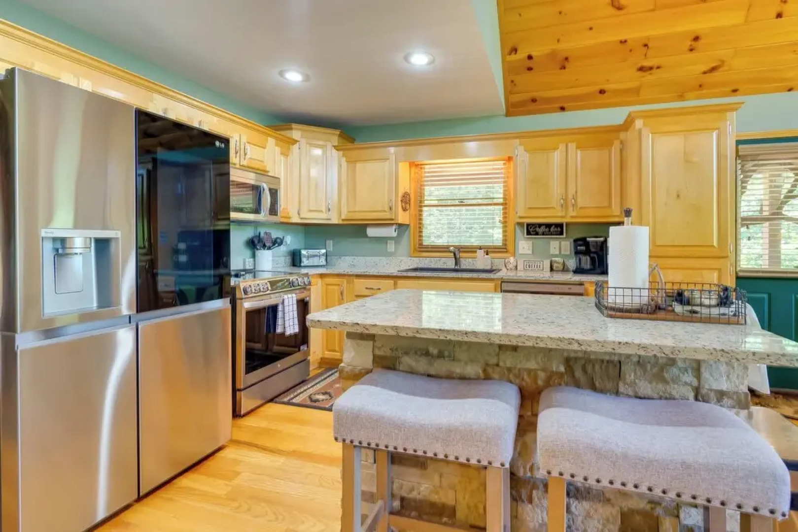 Beautiful Smoky Mountain Chalet With Game Room!