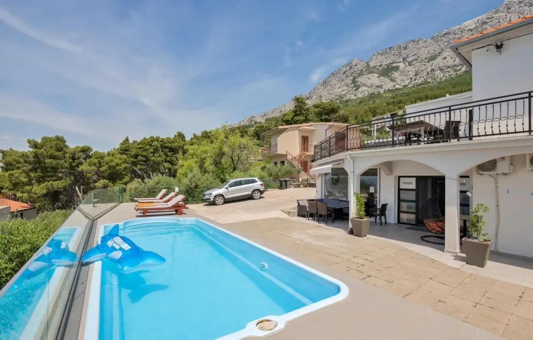Nice Home in Brela with Hot Tub, WiFi & 4 Bedrooms