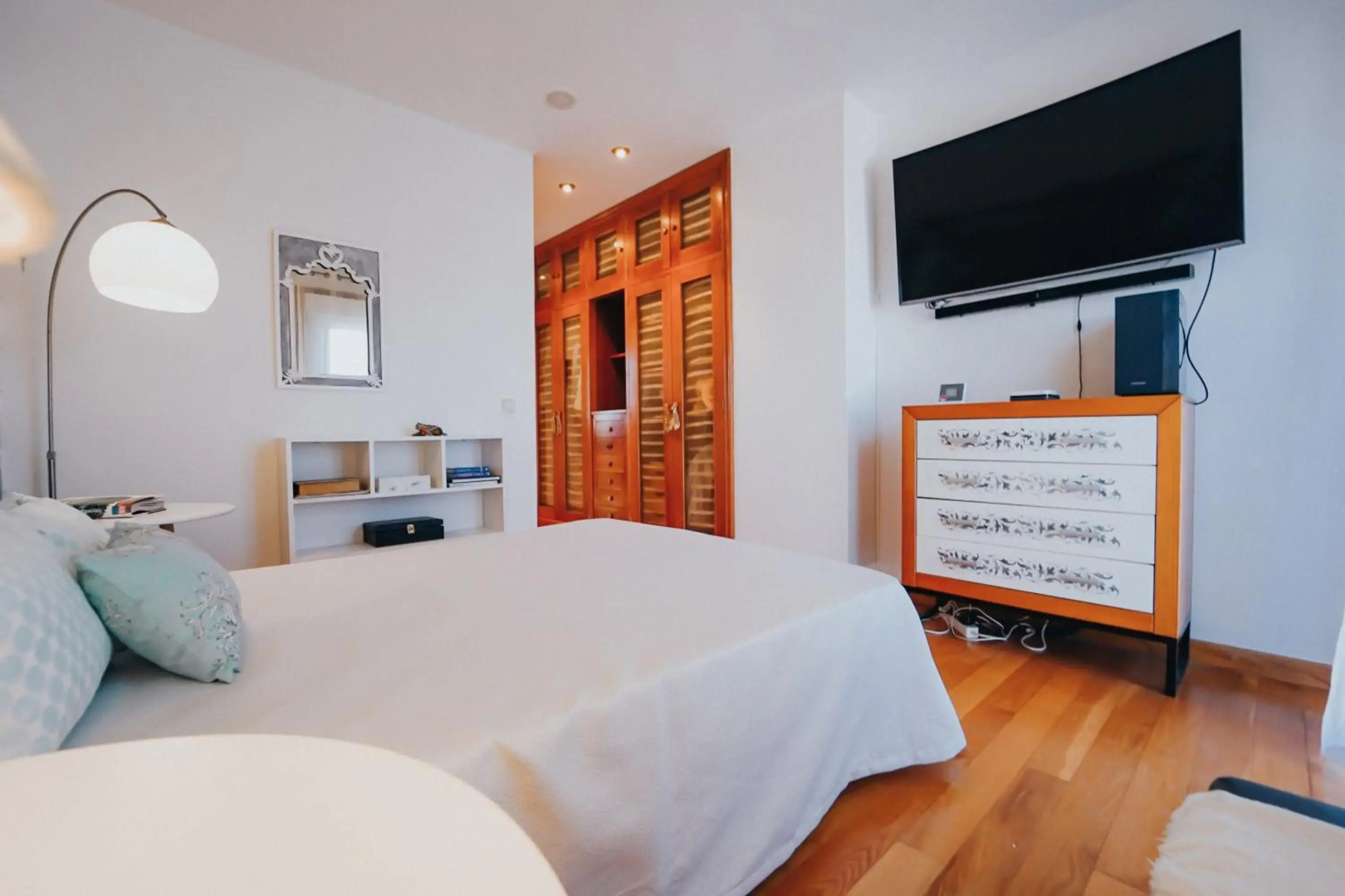 Villa con piscina a pie de playa