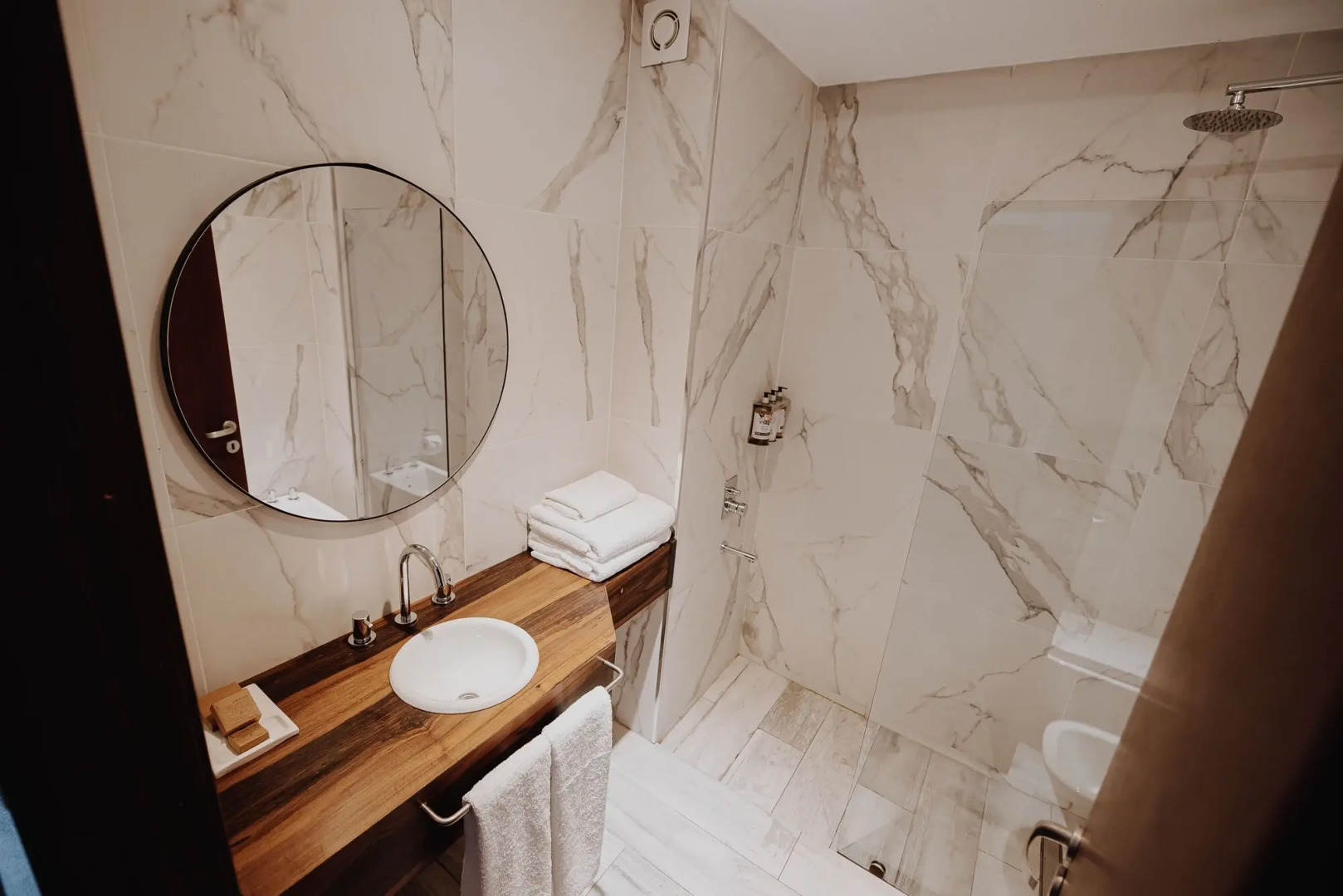 La Urumpta Hotel, AKEN MIND