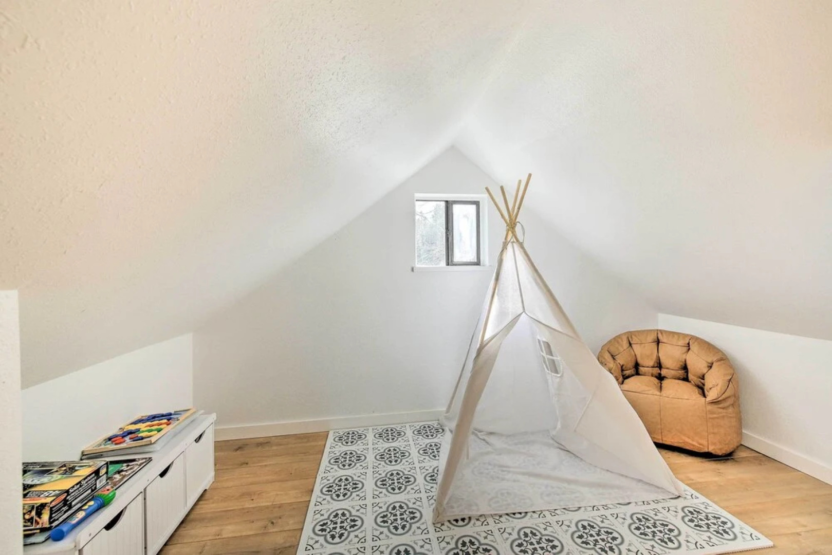 Sagle Family Getaway < 1 Mi to River & Beach