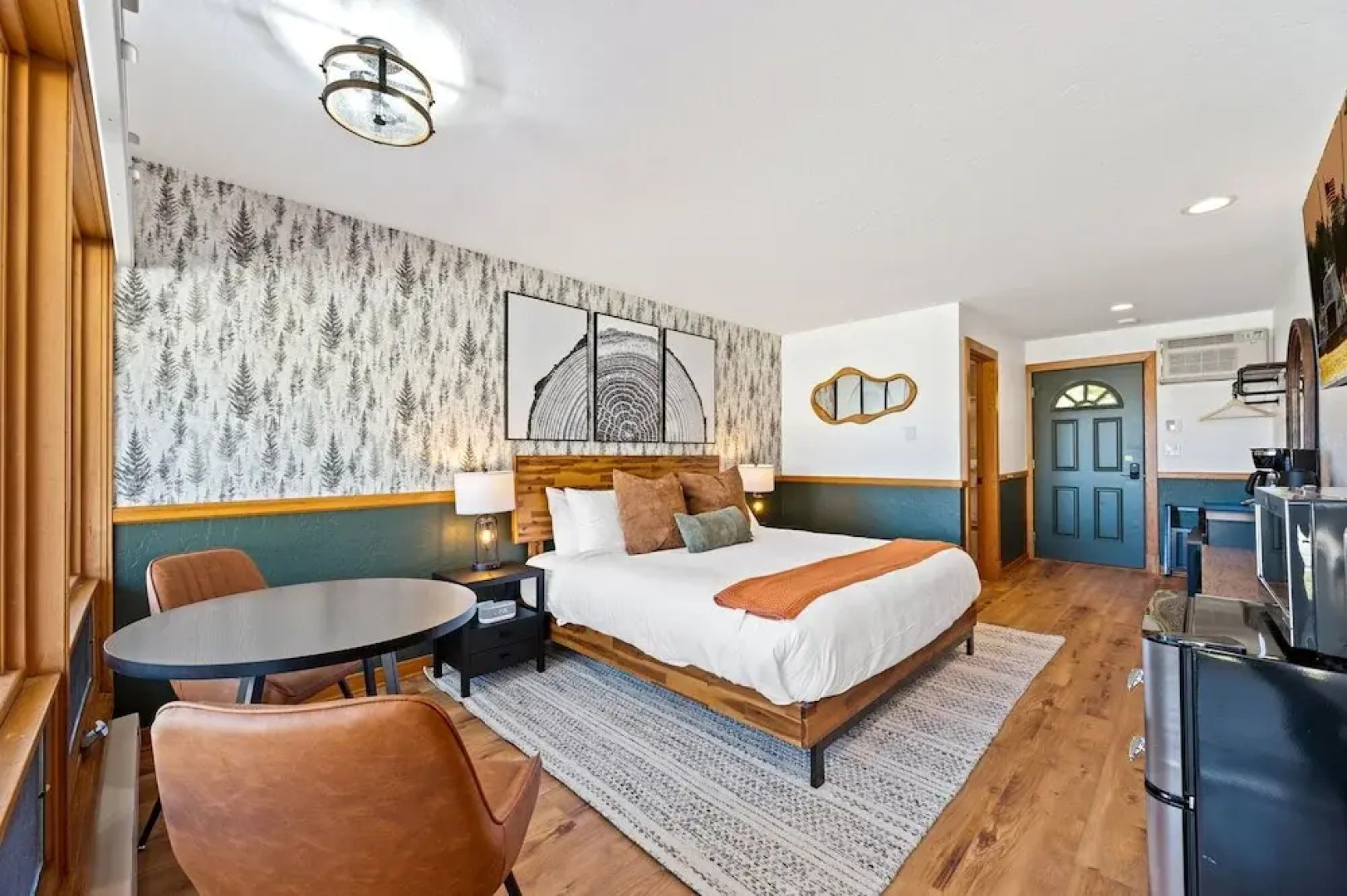 Spruce and Shore Motel