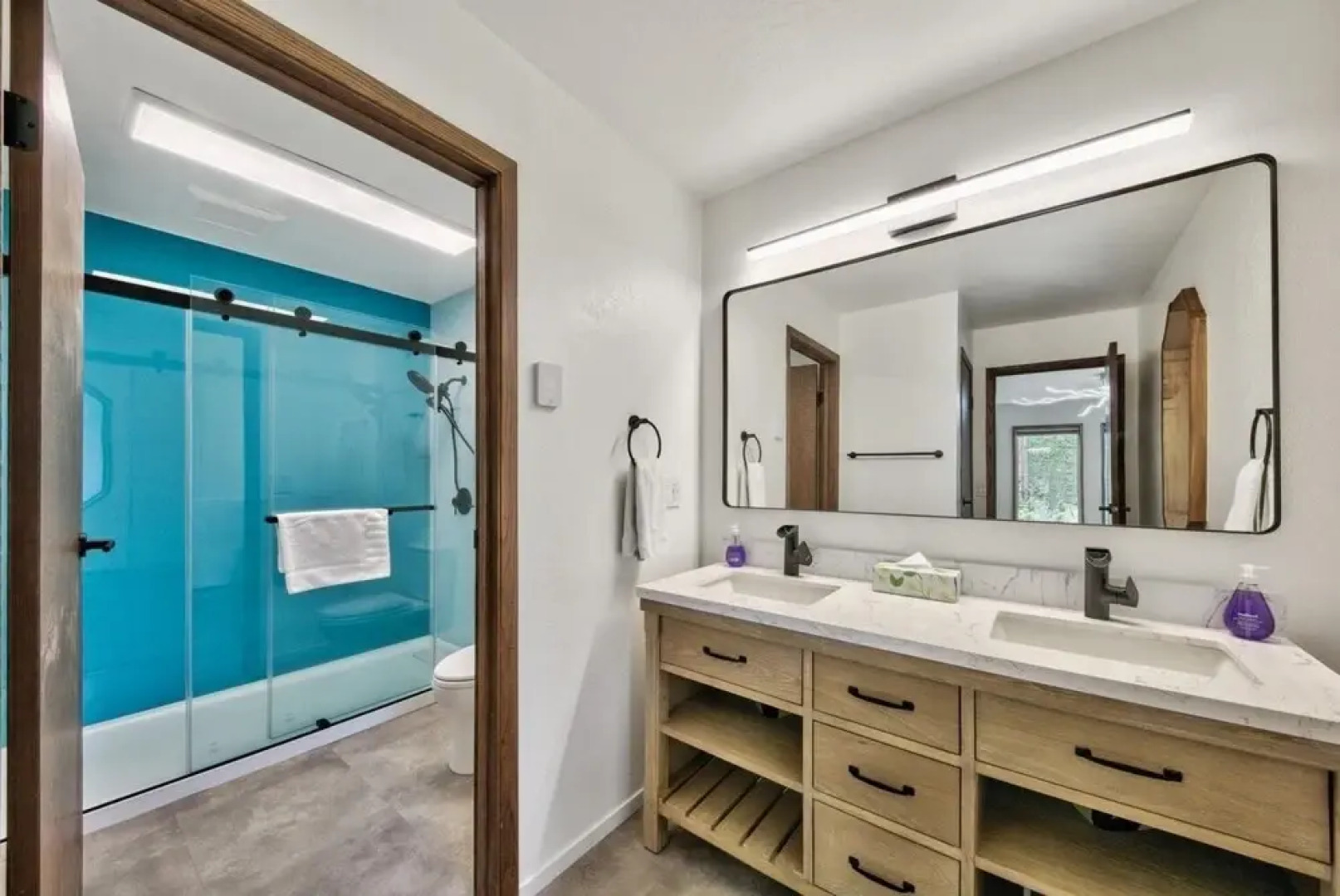 3685s River View Retreat 4 Bedroom Home by RedAwning