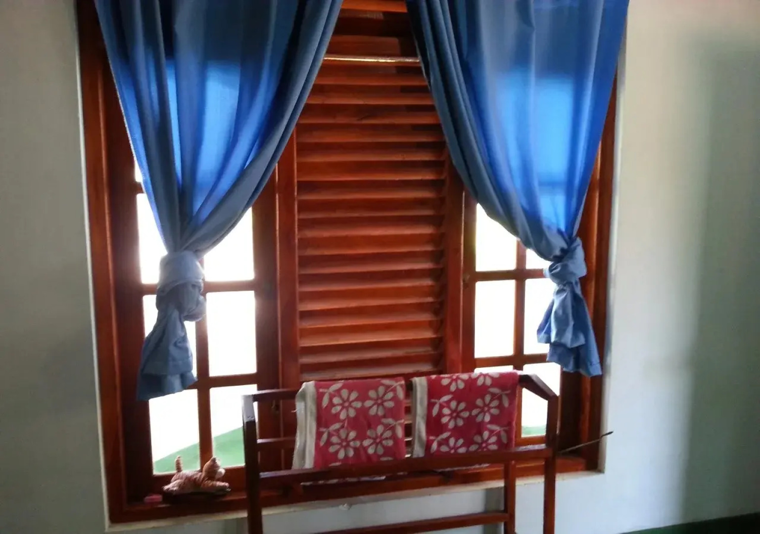 Catamaran Beach Home and Restaurant