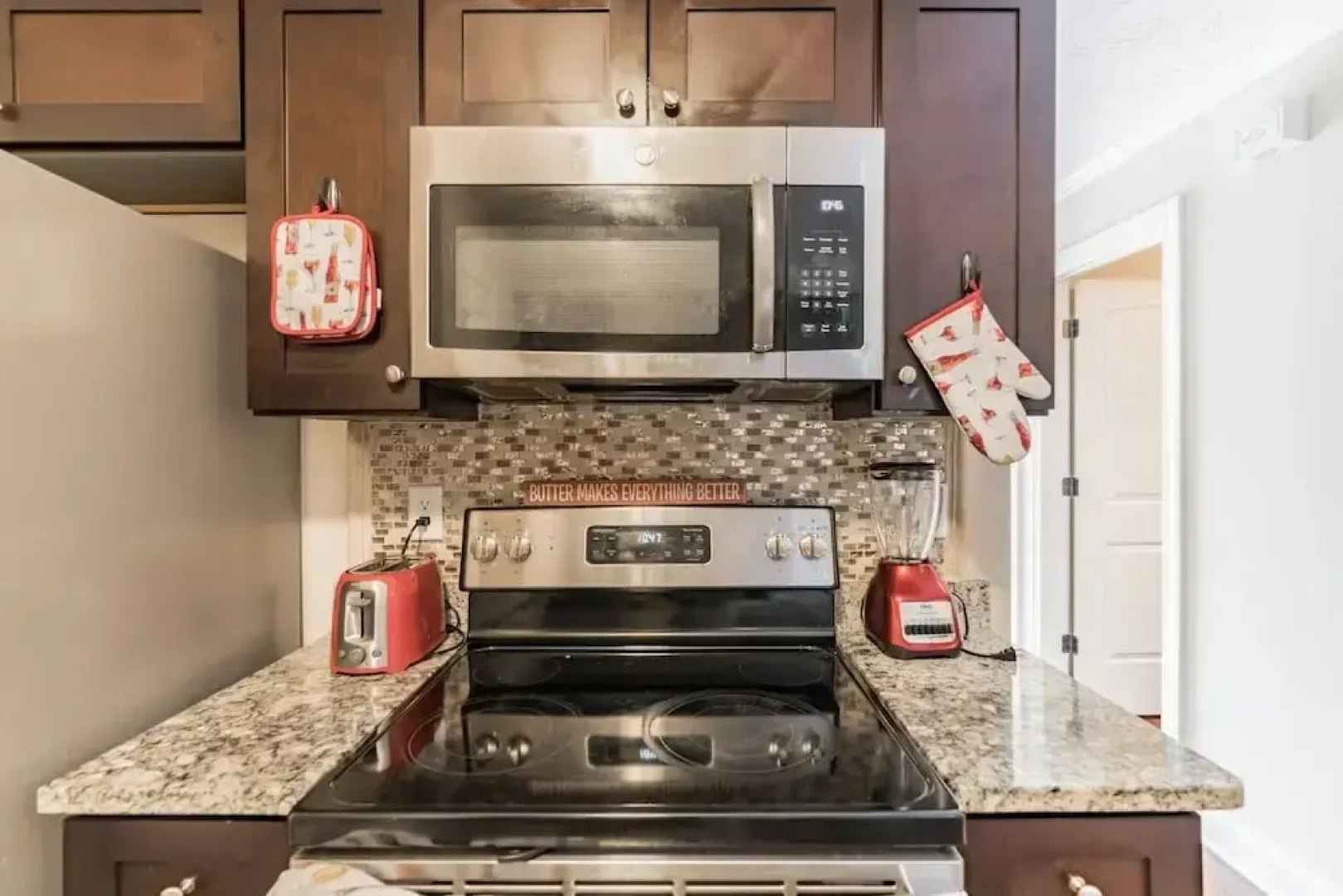 Good Vibes Only - Perfect Home In Quiet Residential Area With Work/study Space 4 Bedroom Townhouse by Redawning