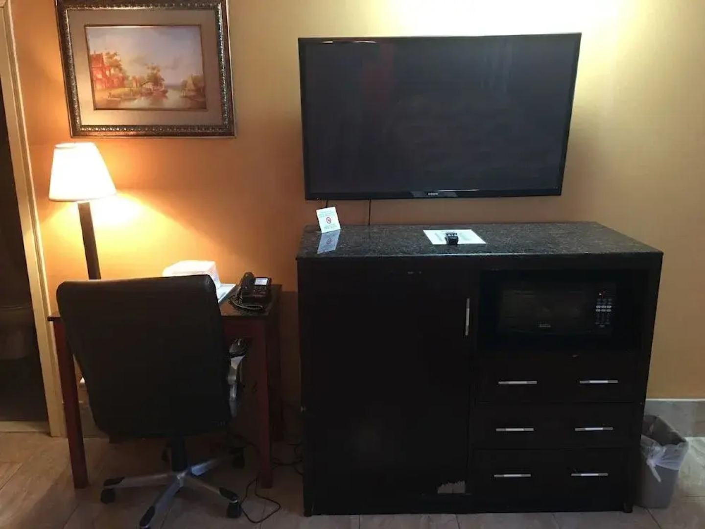 Travelodge by Wyndham Bay Shore Long Island