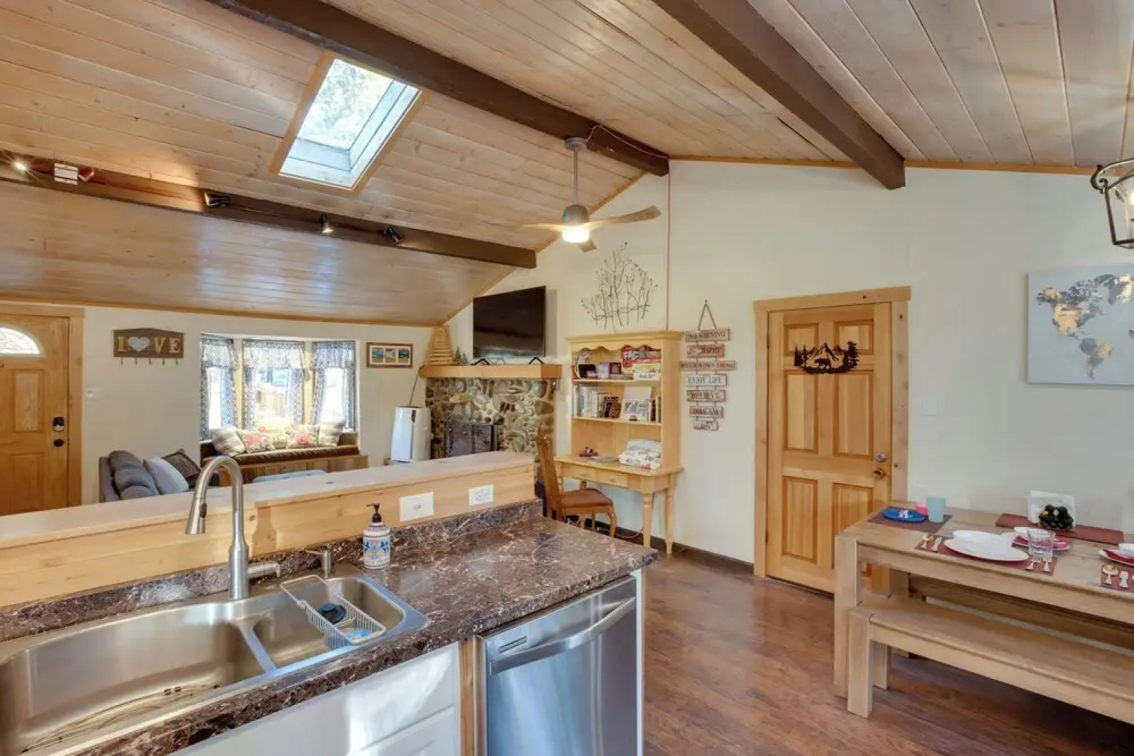 Tahoe Home 3 Mi to Heavenly Mountain Resort!