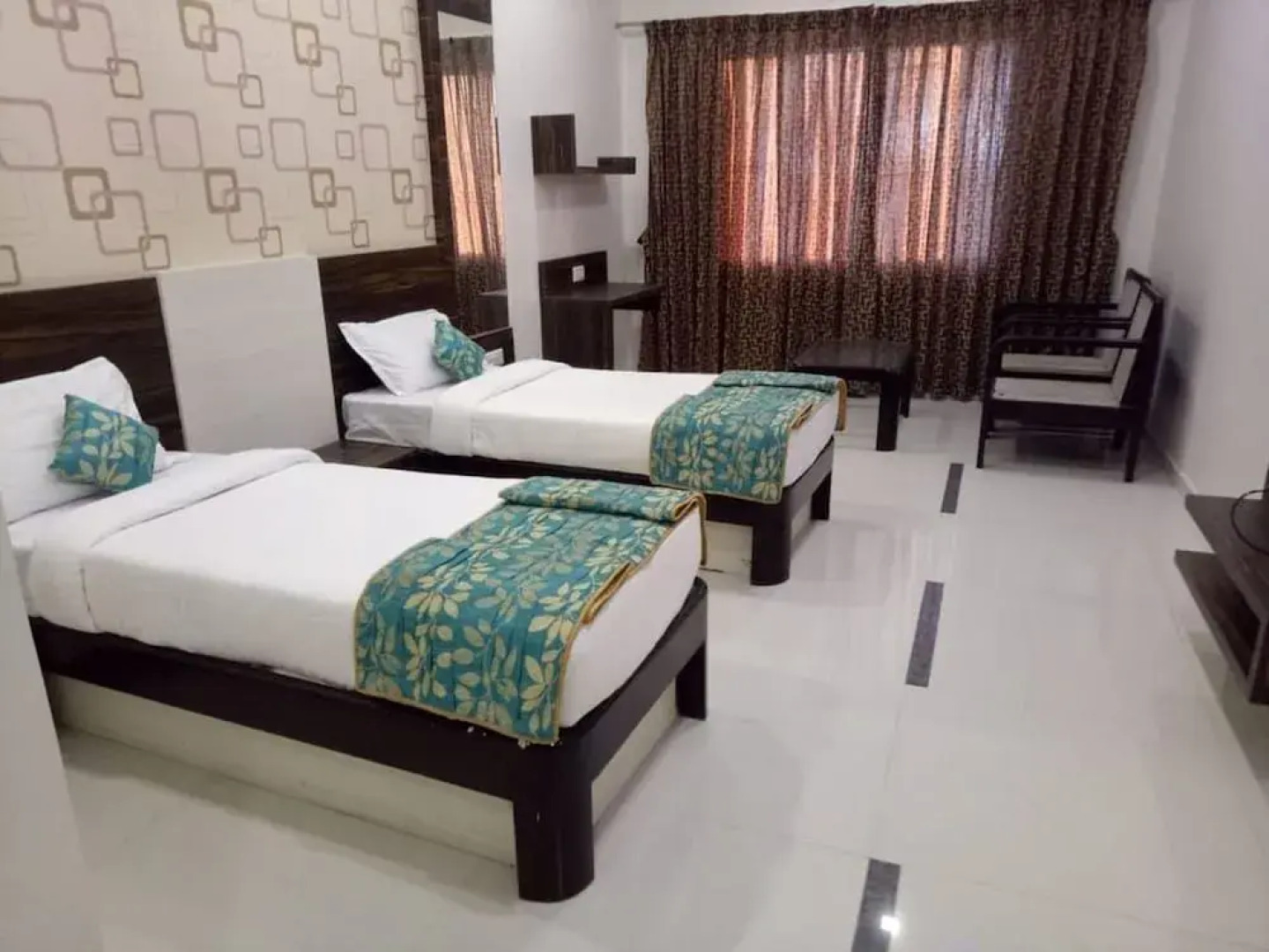 Hotel Shashinag Clarks Inn