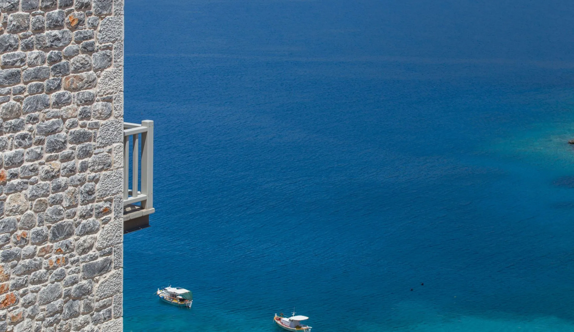 Trapela Limeni Luxury Suites