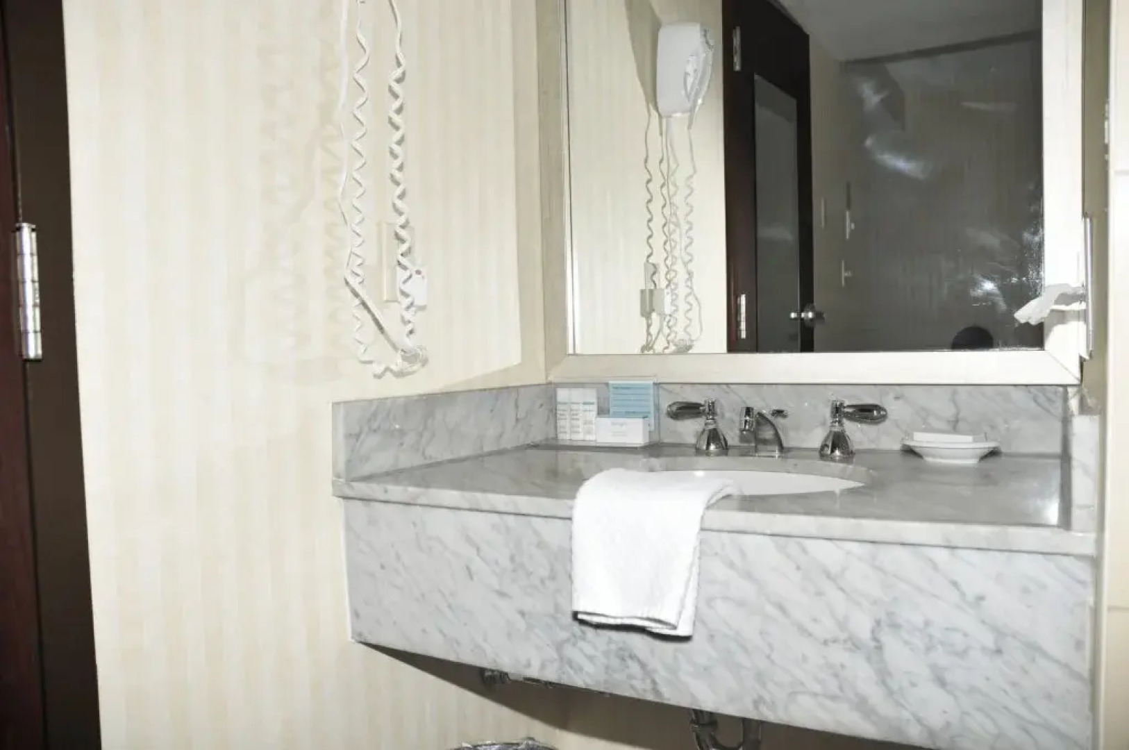 Ramada By Wyndham Niagara Falls By The River